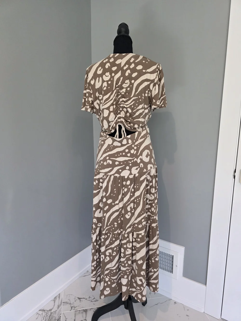 CAbi Swoon Dress #6147. Back Cutout With Lace Up Ruching. Size Medium. - Picture 3 of 6